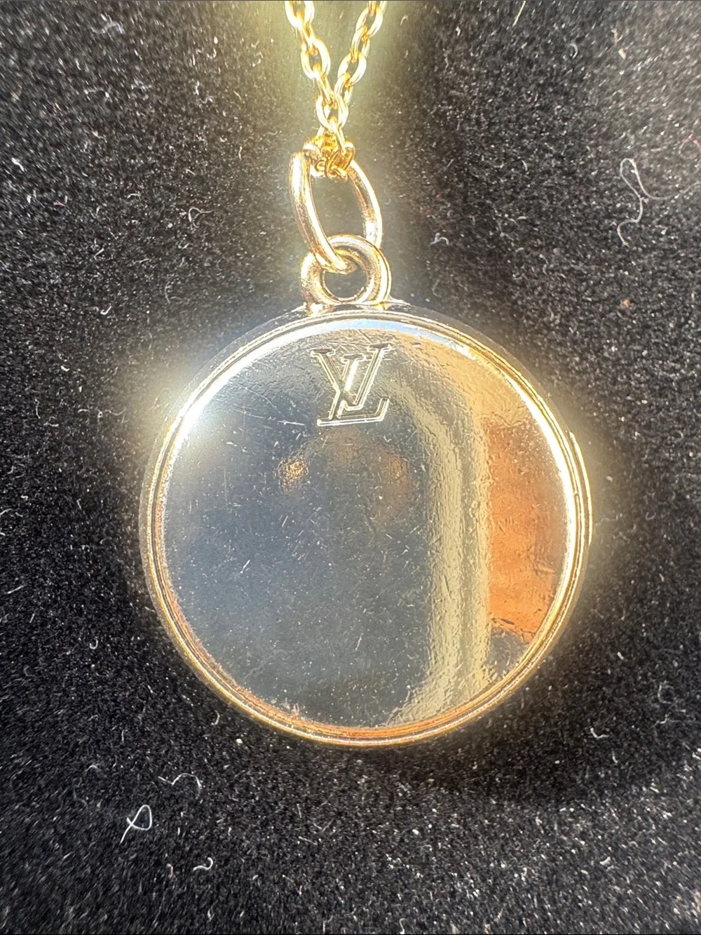 Necklace,  Gold tone  Pendant